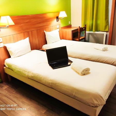 Glisy Hotel Екстериор снимка