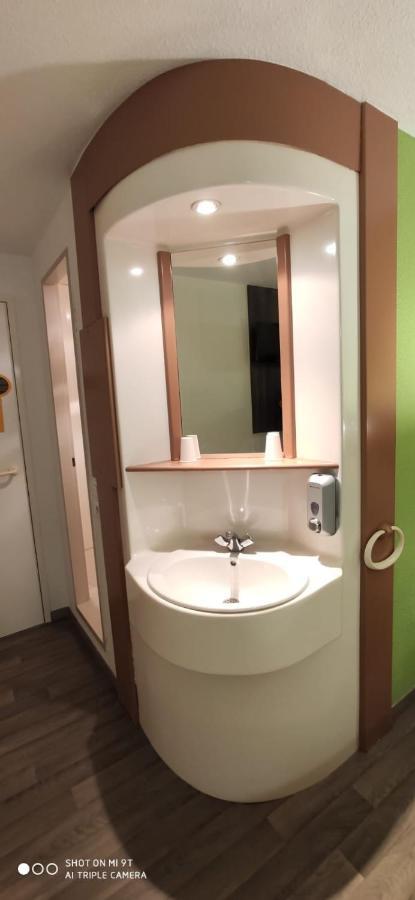 Glisy Hotel Екстериор снимка